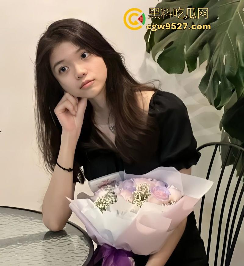 厦门大学【张婷婷】调教视频流出，清纯女神骑乘猛坐粗大鸡巴上，淫水顺大腿流淌，房间充满了呻吟声！-2