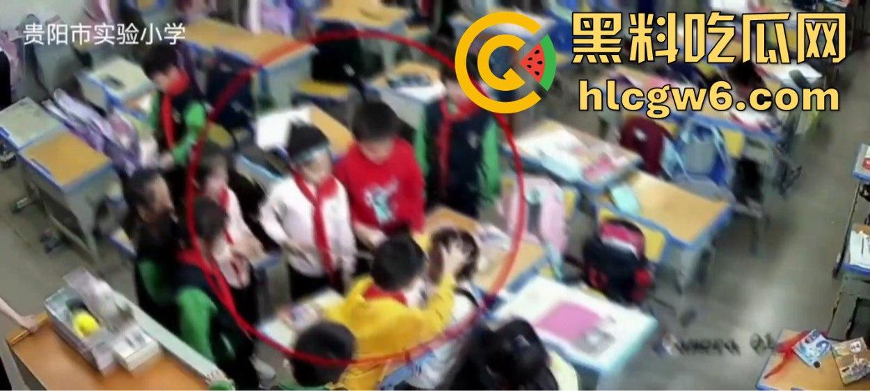 贵阳实验小学视而不见的霸凌现场,男孩暴力大吼,女孩干呕,老师冷漠得让人寒心!-11