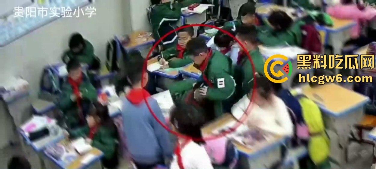 贵阳实验小学视而不见的霸凌现场,男孩暴力大吼,女孩干呕,老师冷漠得让人寒心!-13
