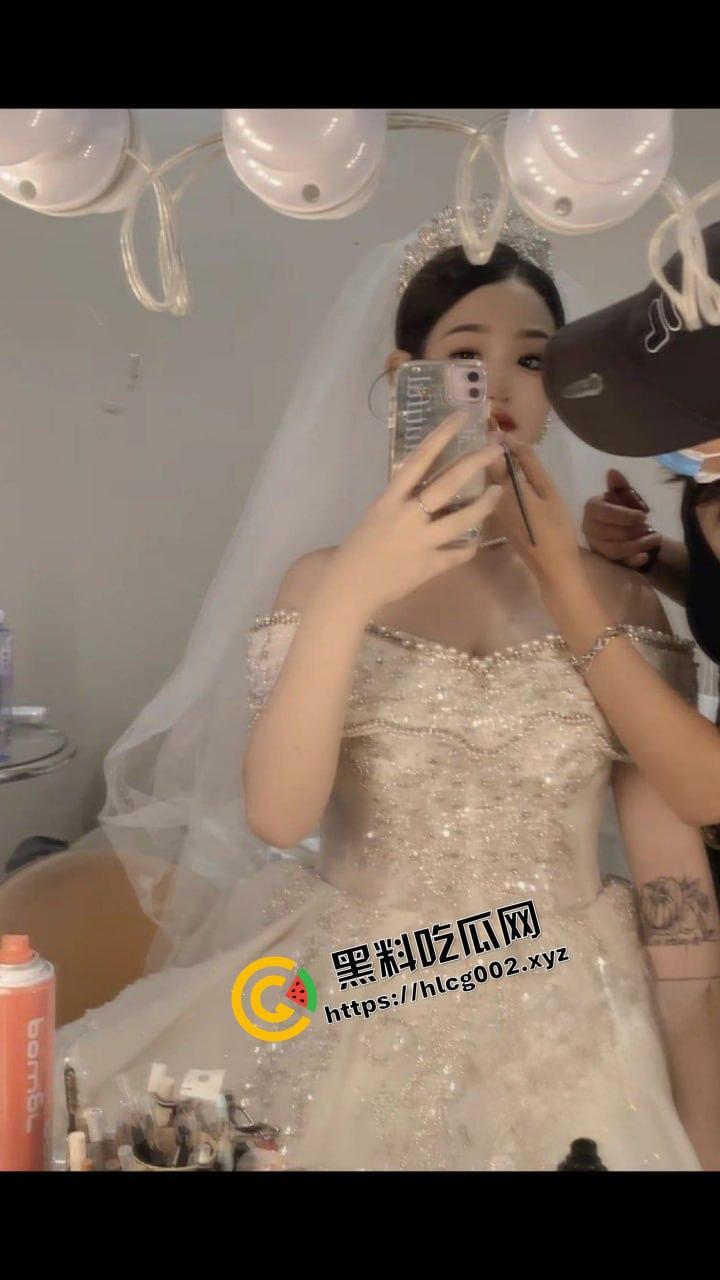 江苏苏州高颜值性瘾少妇『刘安琪』婚后约炮被内射后 装着精液带回家给绿毛龟舔逼!-1