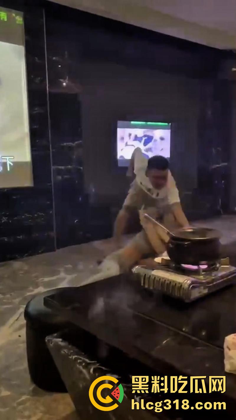 商K美女包房撕逼,说闺蜜男友坏话,忽悠俩人分手,却自己主动贴上去勾引,旁边大哥都看不下去了!-6