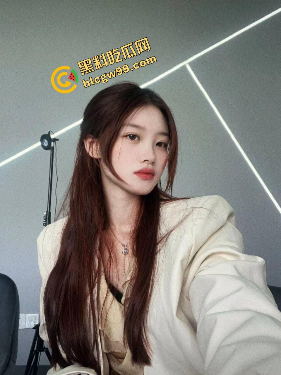 成都理工大学反差骚鸡【余紫琪】趁宿舍没人玩诱惑露出,淫荡口交酒店约炮暴插嫩体!独家曝光流出!-2