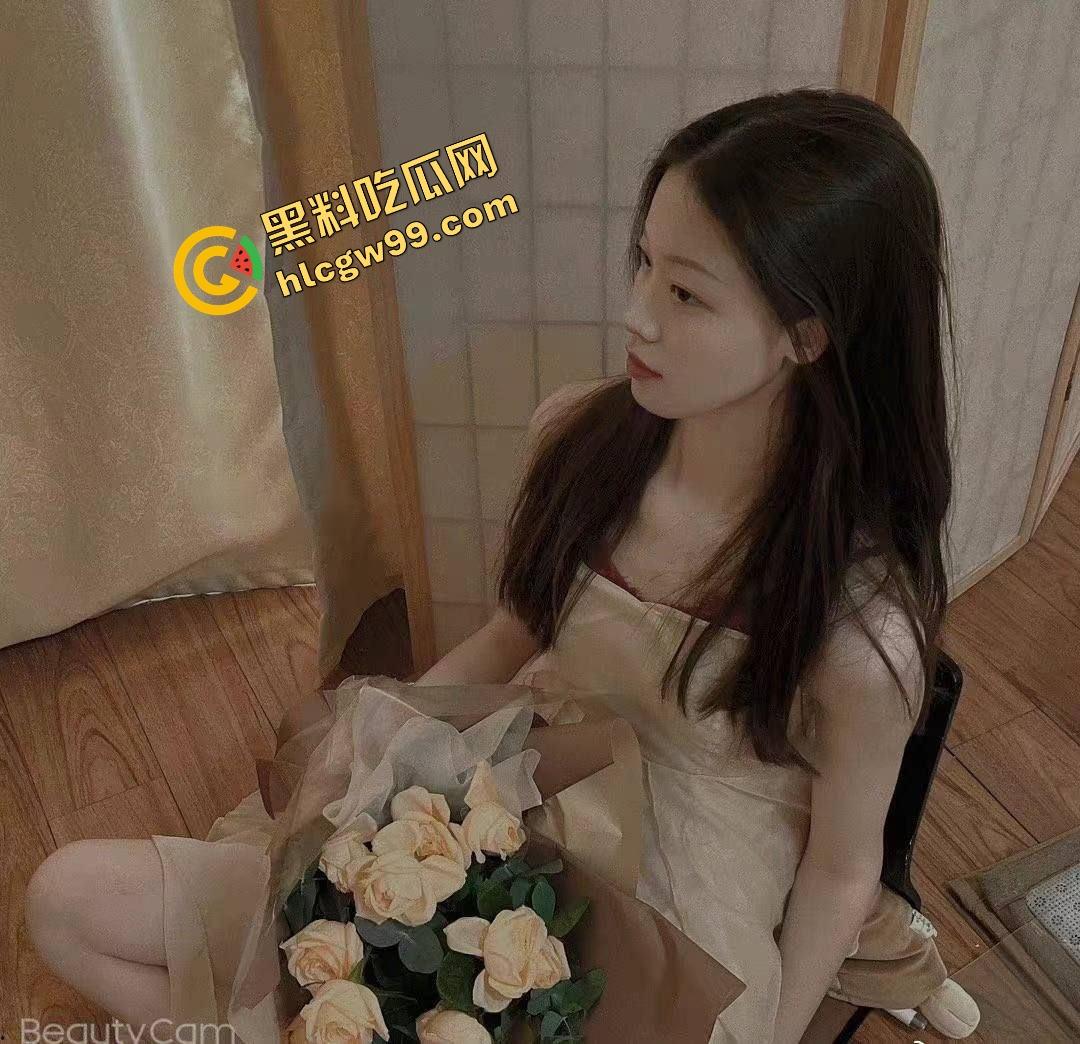 成都理工大学反差骚鸡【余紫琪】趁宿舍没人玩诱惑露出,淫荡口交酒店约炮暴插嫩体!独家曝光流出!-3