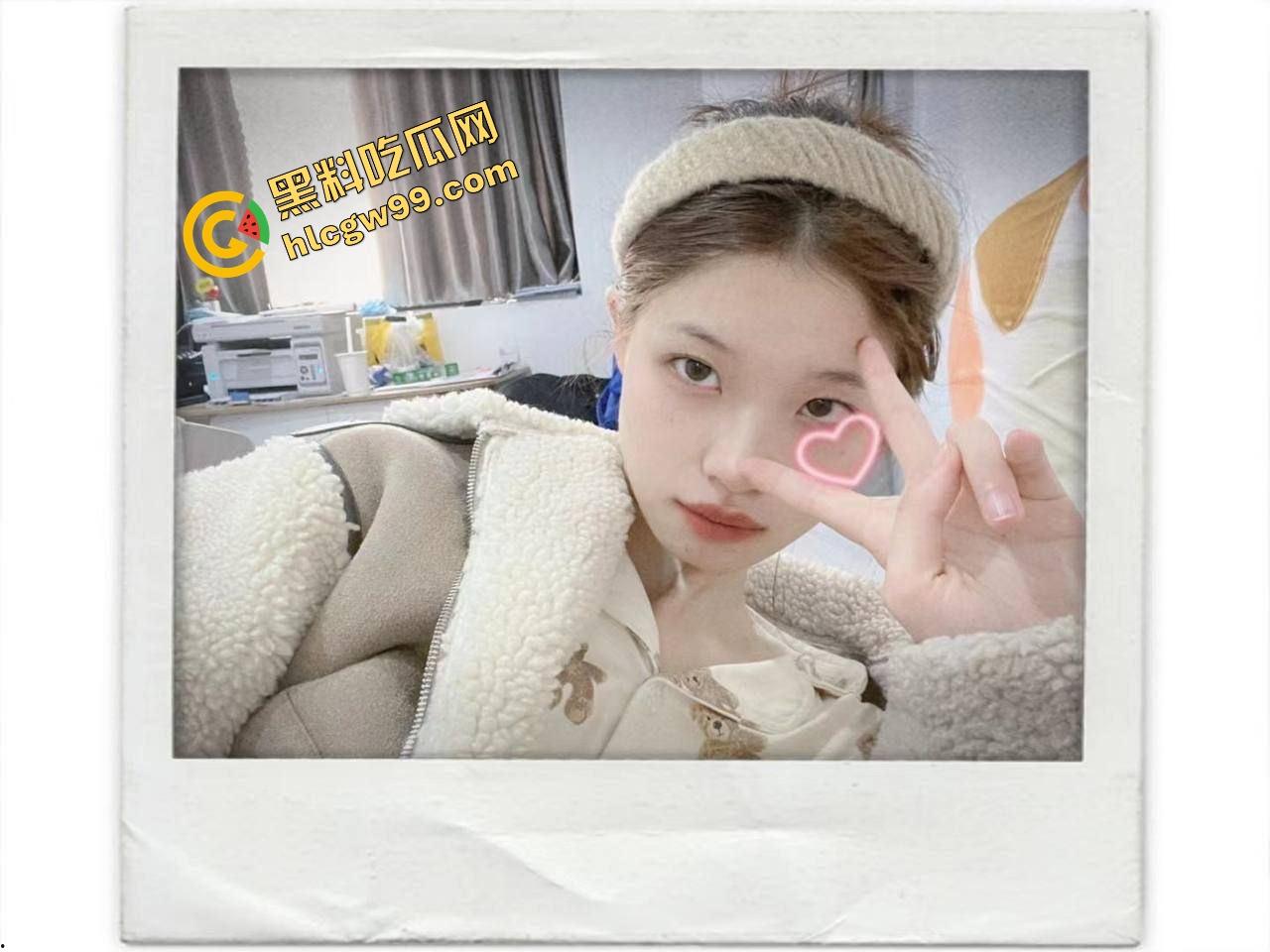 成都理工大学反差骚鸡【余紫琪】趁宿舍没人玩诱惑露出,淫荡口交酒店约炮暴插嫩体!独家曝光流出!-4