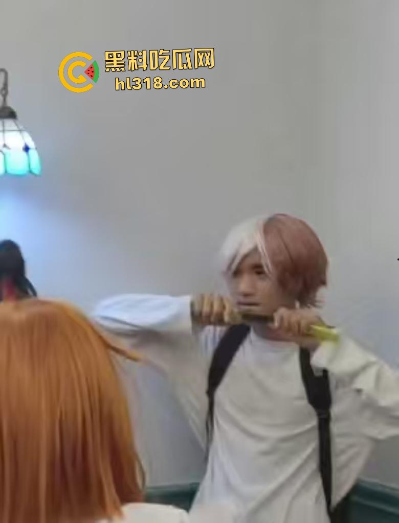 四川遂宁漫展《我的英雄学院》Coser被霸凌扯掉假发，直接拔刀砍人反霸凌！