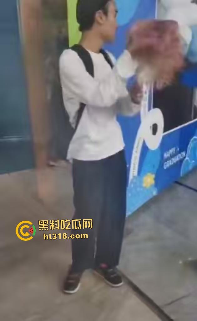 四川遂宁漫展《我的英雄学院》Coser被霸凌扯掉假发,直接拔刀砍人反霸凌!-3