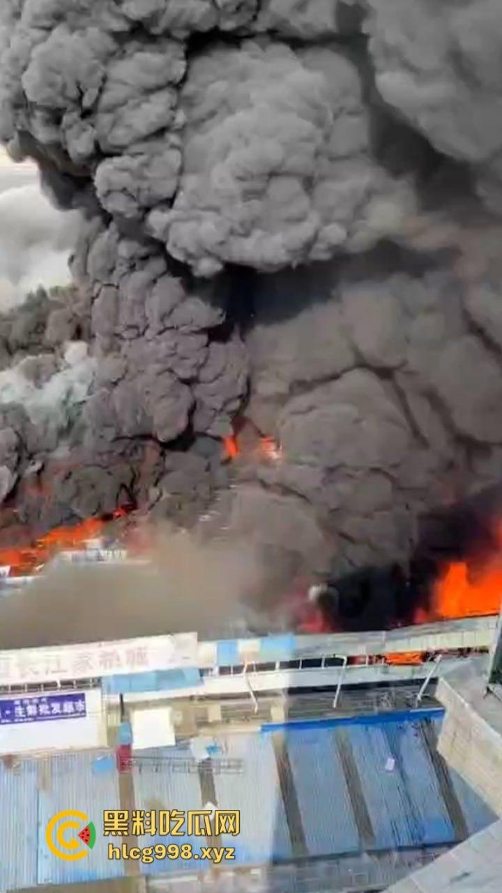 华阳红瓦二手家具市场突发大火 天干物燥成隐患导火索!-5