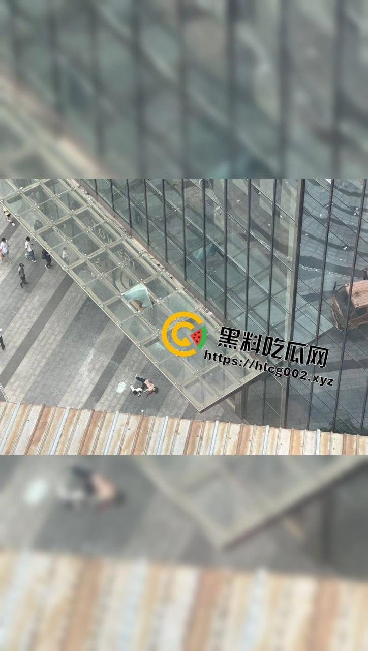 山东青岛20岁女主播跳楼 只因天价违约金负担不起 当场死亡倒在血泊之中 血腥慎入