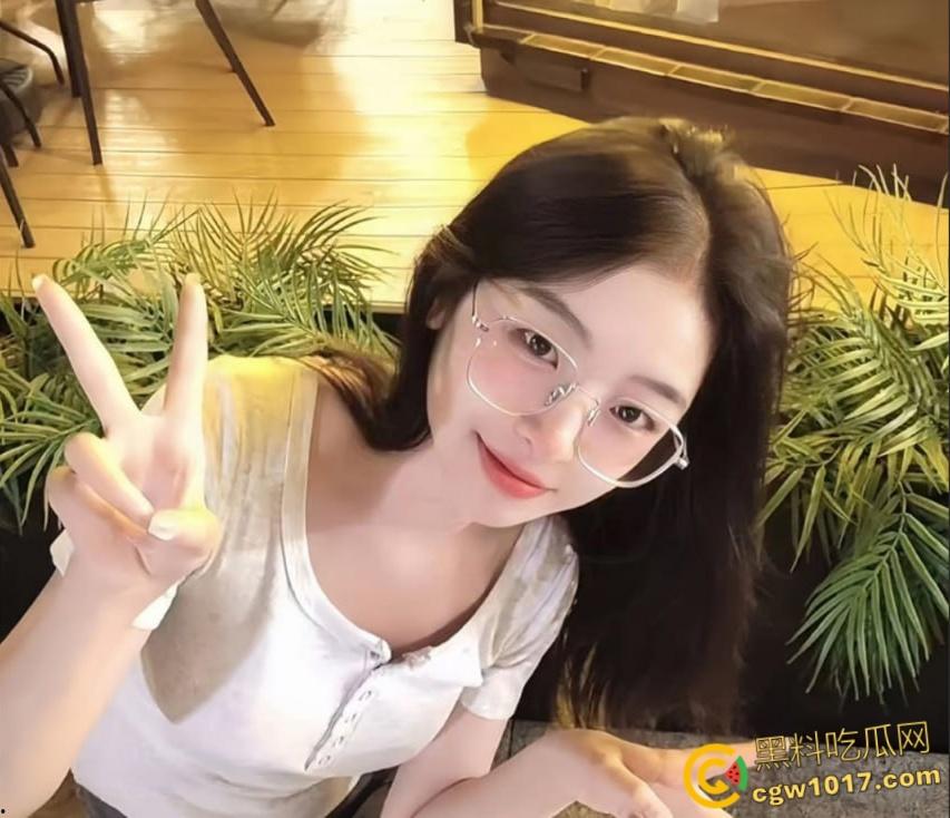 极品反差眼睛婊【王丽妍】，出轨被男友曝光3P做爱视频，黑丝美腿肛塞调教，女上骑乘无套后入猛操！