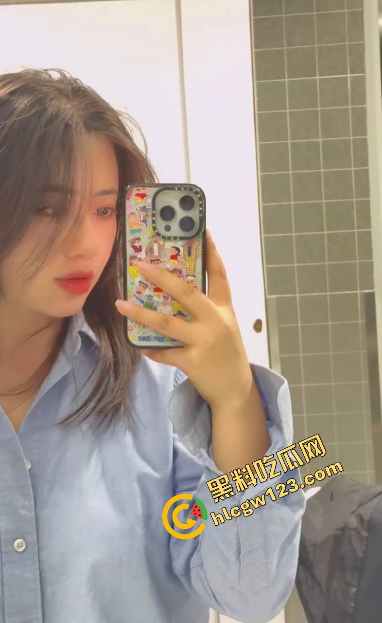 深圳外企行政经理【李妍】穿情趣内衣边口交边自慰，逼屁眼全塞满，两个洞都装不下欲望了！