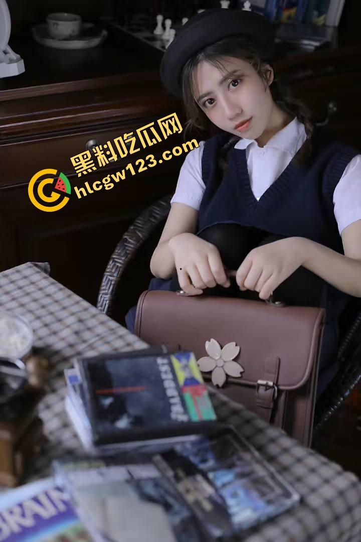 深圳外企行政经理【李妍】穿情趣内衣边口交边自慰,逼屁眼全塞满,两个洞都装不下欲望了!-4