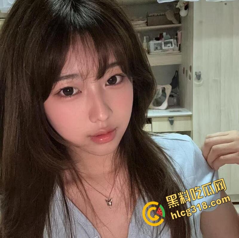 清纯反差大学生【程雨琴】大姨妈刚走，迫不及待的来舔男友的大肉棒，被单枪直入操的娇喘连连 ！