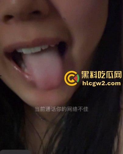 郑州00后【黄絮如】裸聊视频被渣男泄露,骚到舔自己淫水,这下彻底火了!-8