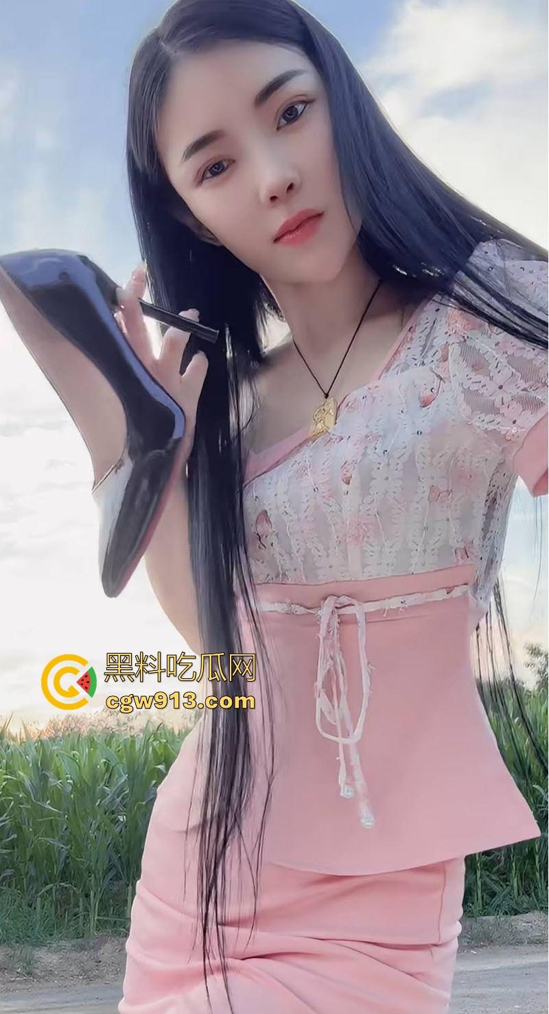 快手网红【小师妹甜甜】御姐气质风情万种，大尺度私拍性感骚舞，扭臀挑逗诱惑拉满！-2