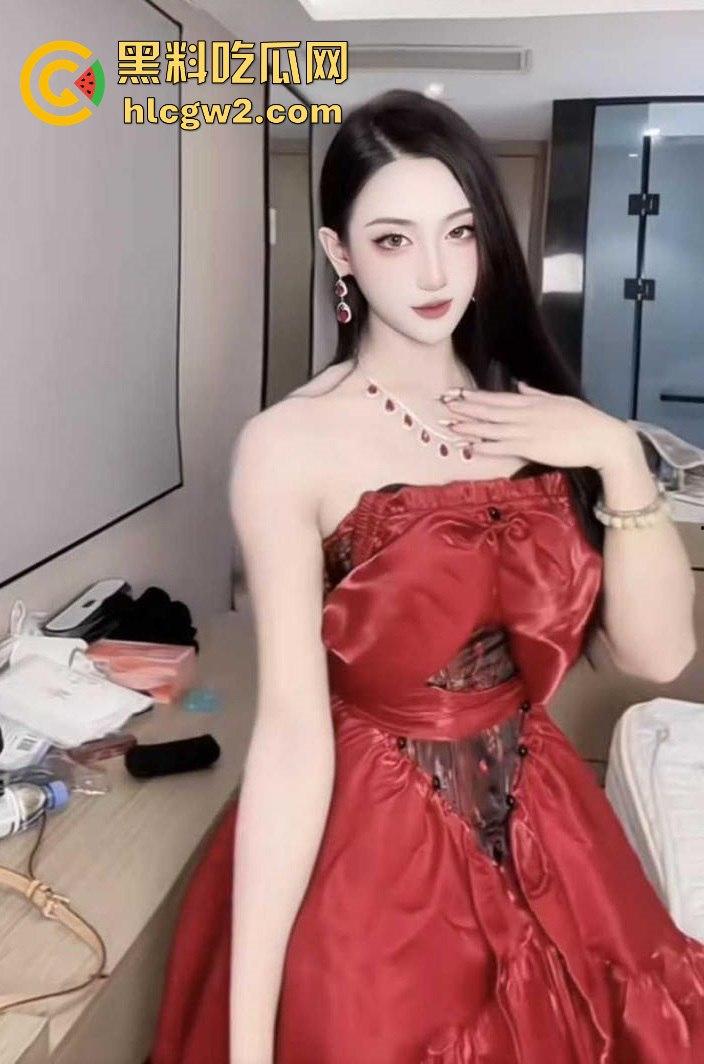 上海极品TS【潘雨辰】高挑火辣身材 绝美容颜加精湛口技 纤细美腿撩人骚动 比女人还会叫！慎入！