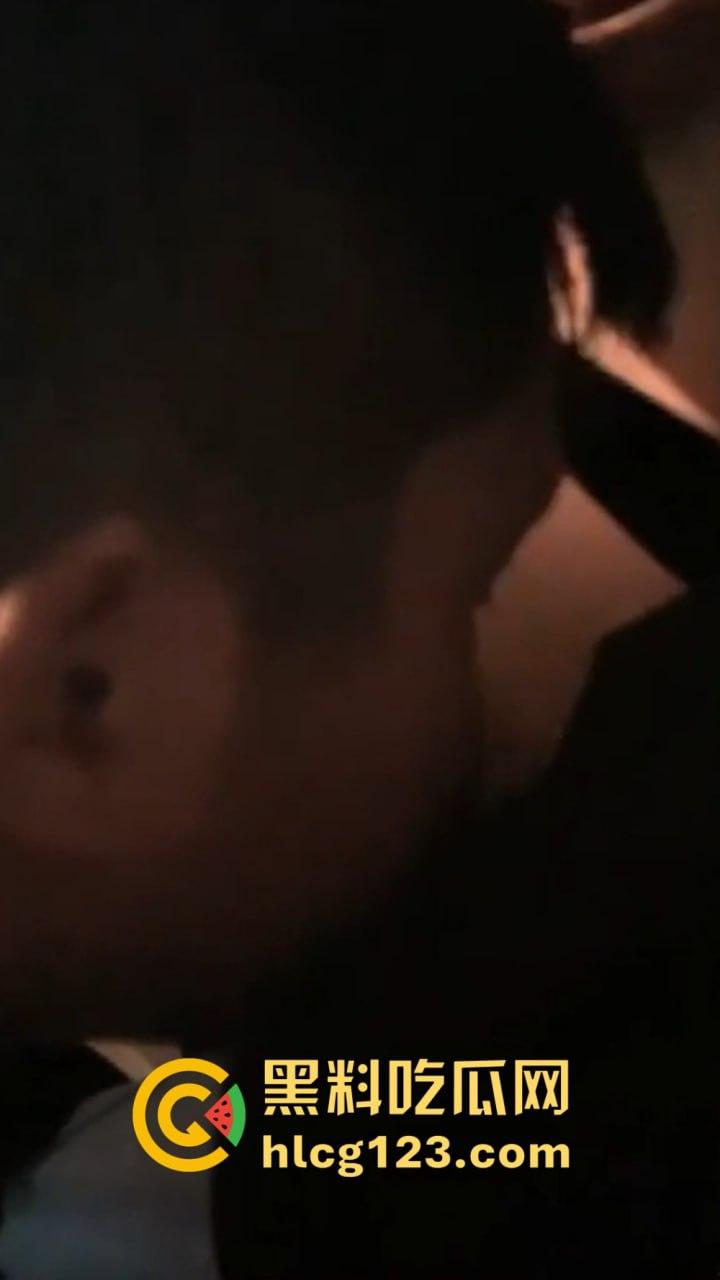 瓜友投稿：迷奸大学女同学，喝醉之后直接带到酒店内射，女主全程懵逼，估计以为是在做梦！