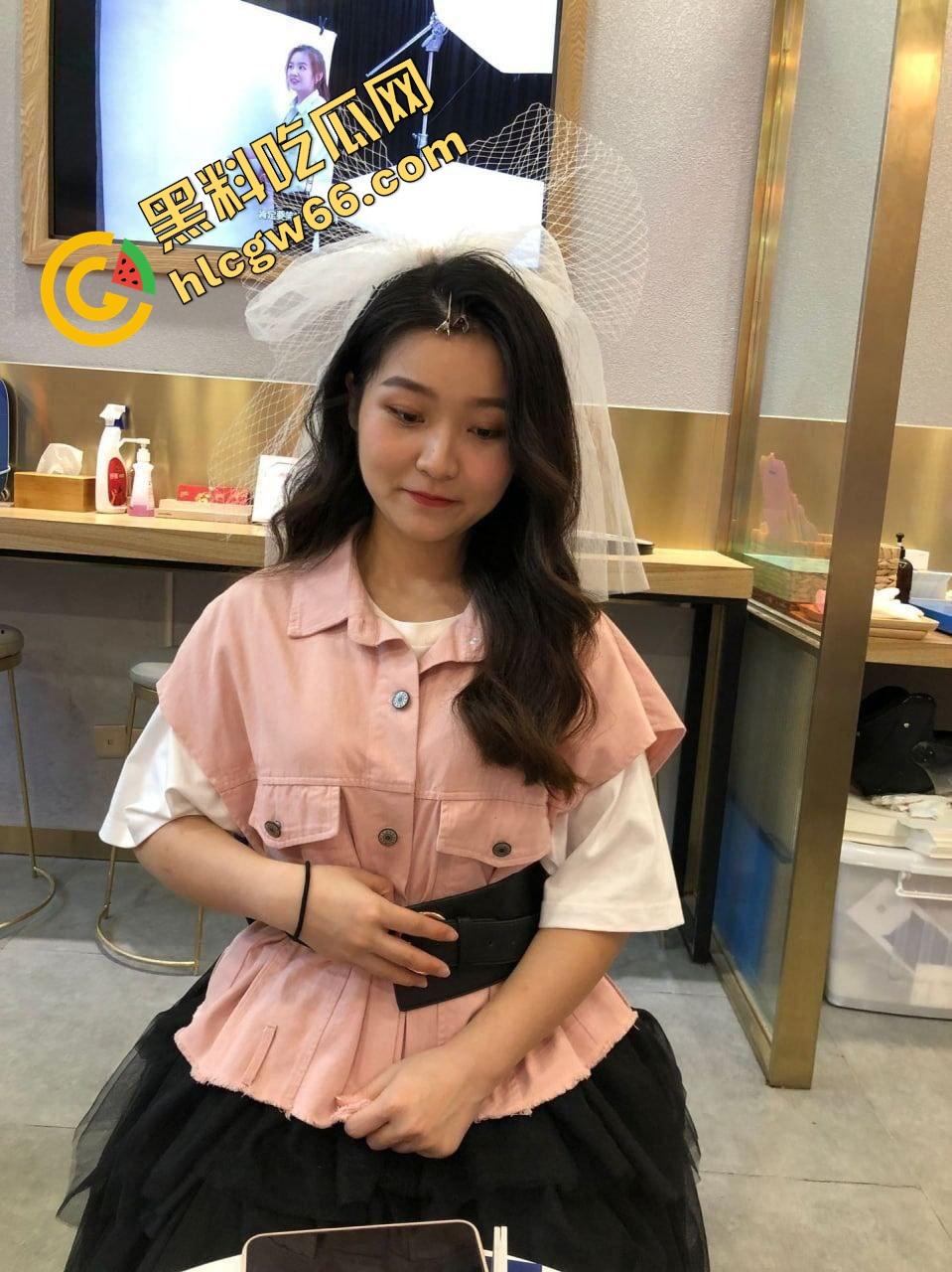 山西太原人妻【范乔乔】约炮操上瘾,白天当主管,晚上被舔到喷水尖叫,偷情后回家让老公再插骚逼!-2