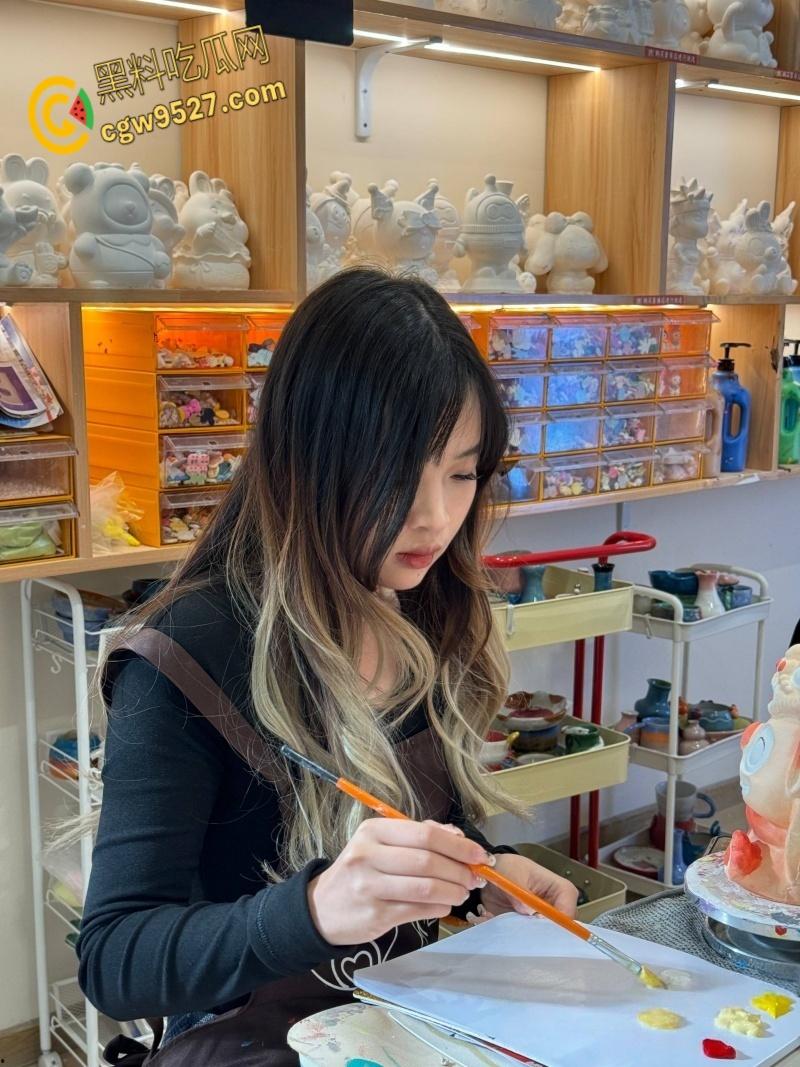 吉林师范学院清纯学妹【张娜】,人前文静人后骚母狗,被按住脖子爆操,操完不满足还用道具接着弄 !-2