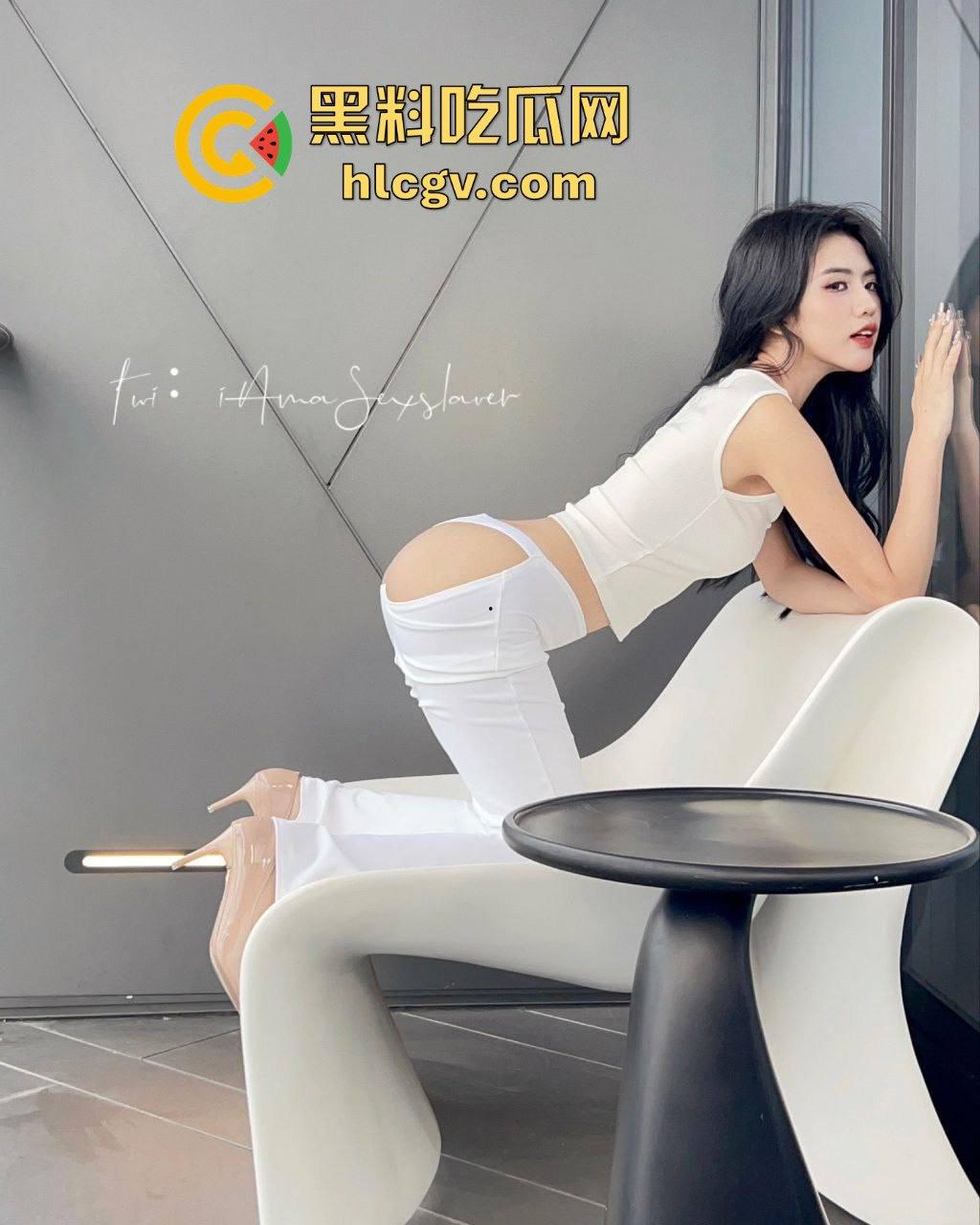 高颜值骚母狗【GirrlzzZ3】金主曝光调教视频，网友质疑照片造假！-2