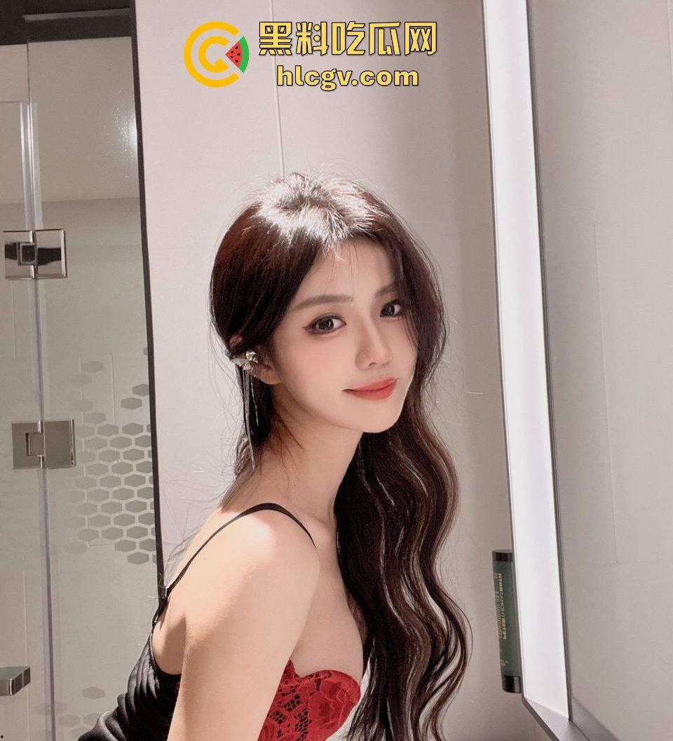 高颜值骚母狗【GirrlzzZ3】金主曝光调教视频，网友质疑照片造假！-10