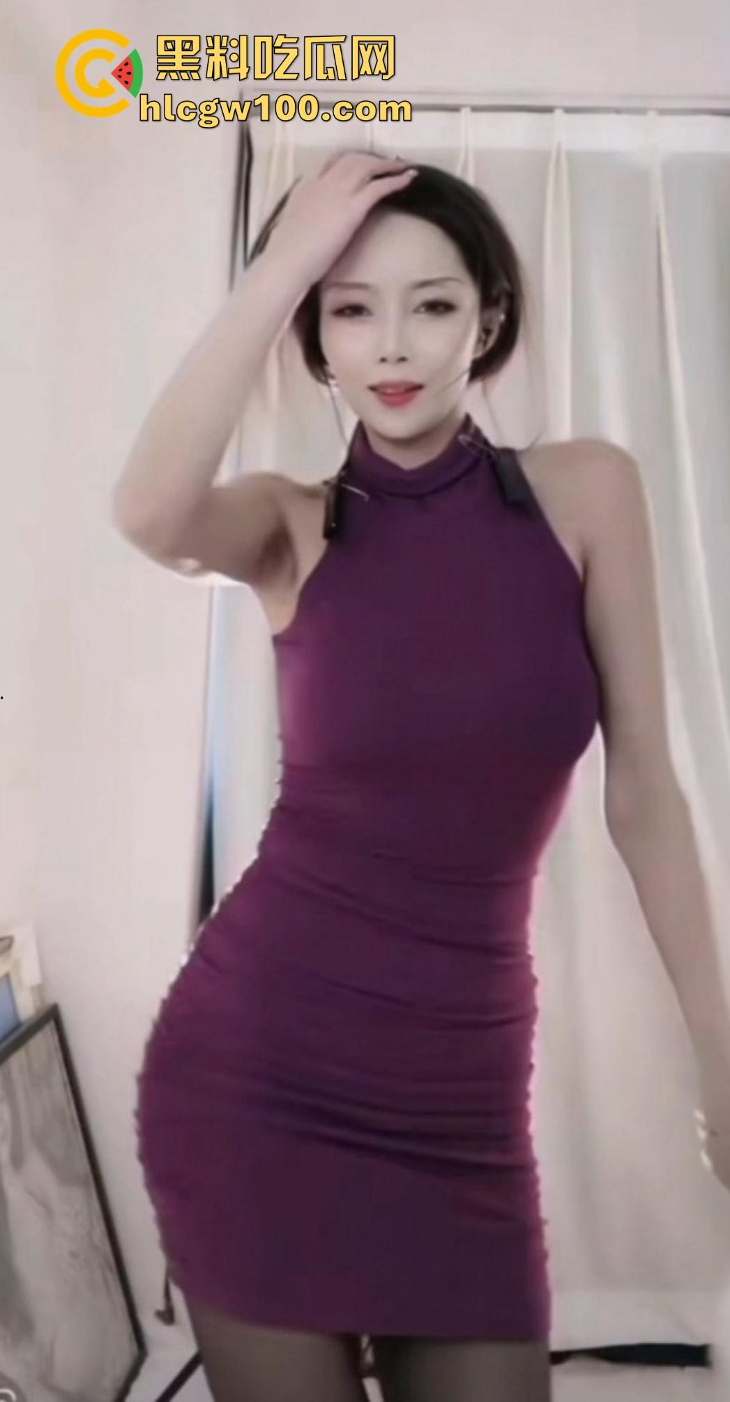 抖音快手高学历骚货【思刀普】视频外流,炮机插穴骚到飞天,情趣内衣一字马淫舞掰腿露逼,高知母狗的淫荡秀真6!-5