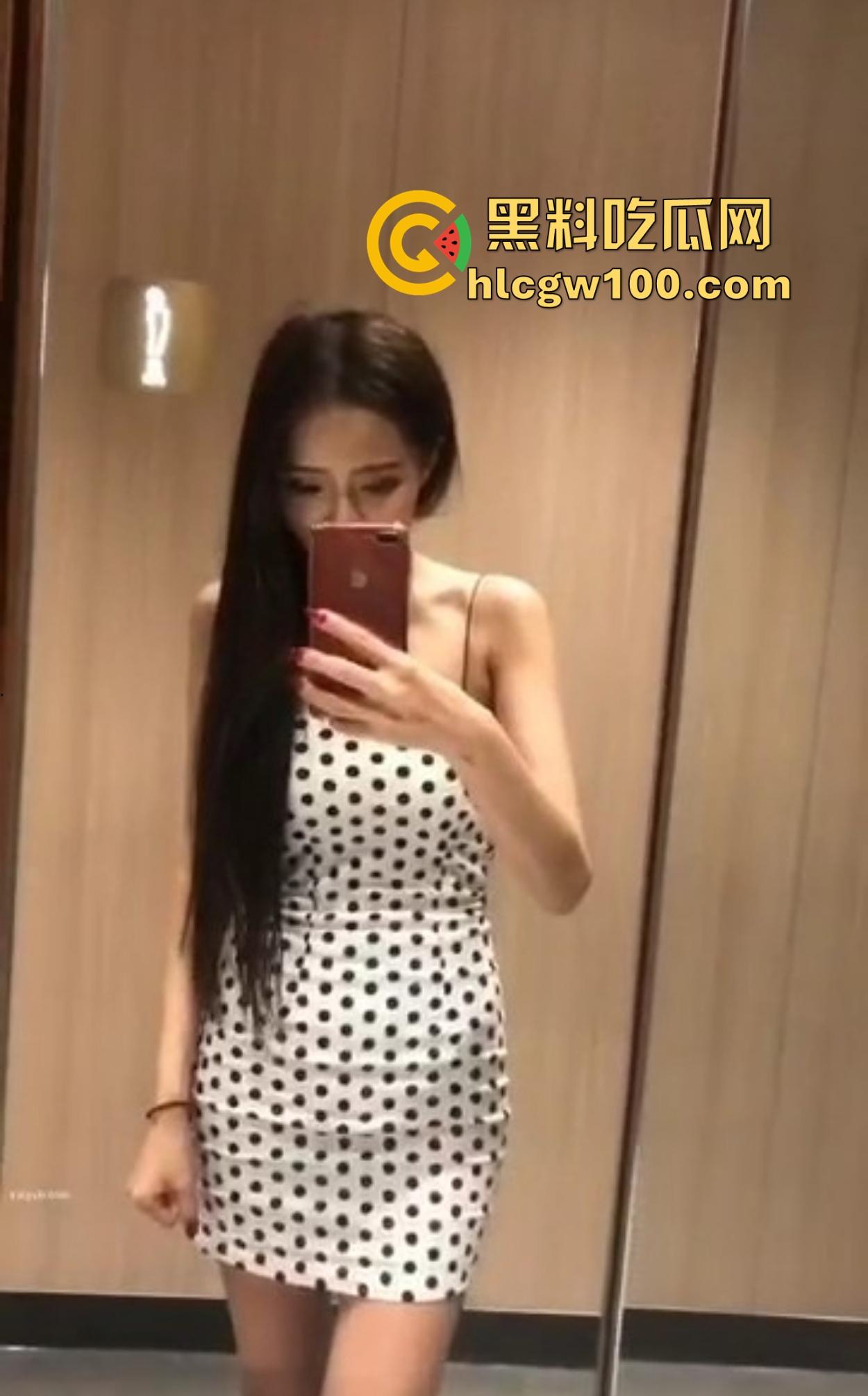 抖音快手高学历骚货【思刀普】视频外流,炮机插穴骚到飞天,情趣内衣一字马淫舞掰腿露逼,高知母狗的淫荡秀真6!-6