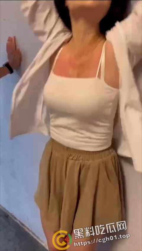 虐胸纯享版!拖鞋打胸 越打越红 小姐姐撕心裂肺的叫声 这乳腺都要打烂了吧-5