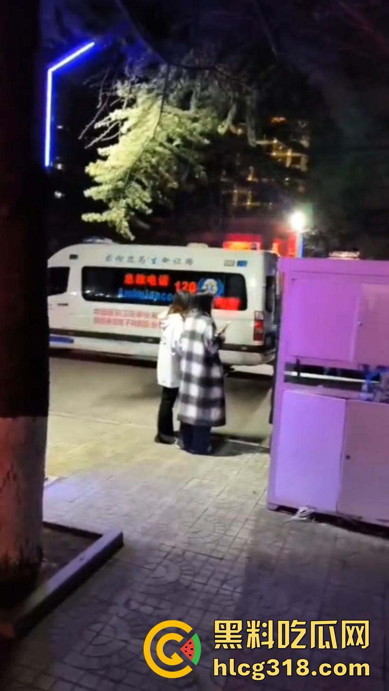 高校骚逼疯狂交配,意外怀孕找不到爹,竟在偷偷在厕所产子,大一新生玩的这么开放么?-8