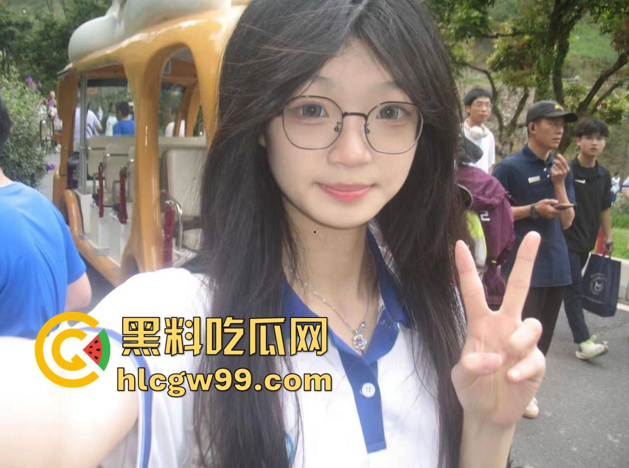 厦门大学眼镜娘『林莫』被炮友干到翻白眼,深喉口爆吞精噗嗤响,翻白眼解锁姿势各种姿势被猛插到失禁!-3