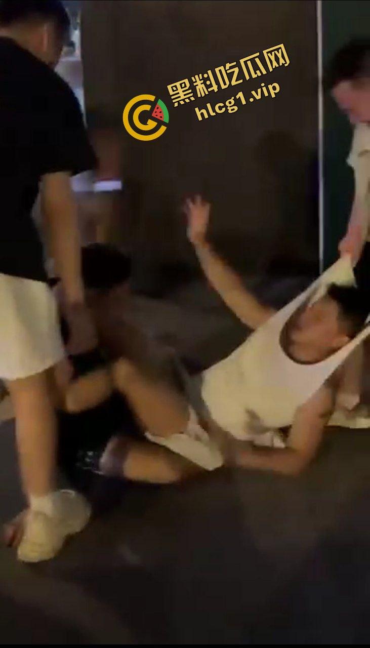 成都同性恋 疯癫男同!偷吃玩弄对方对象 打架后又亲嘴 逆天操作!-8