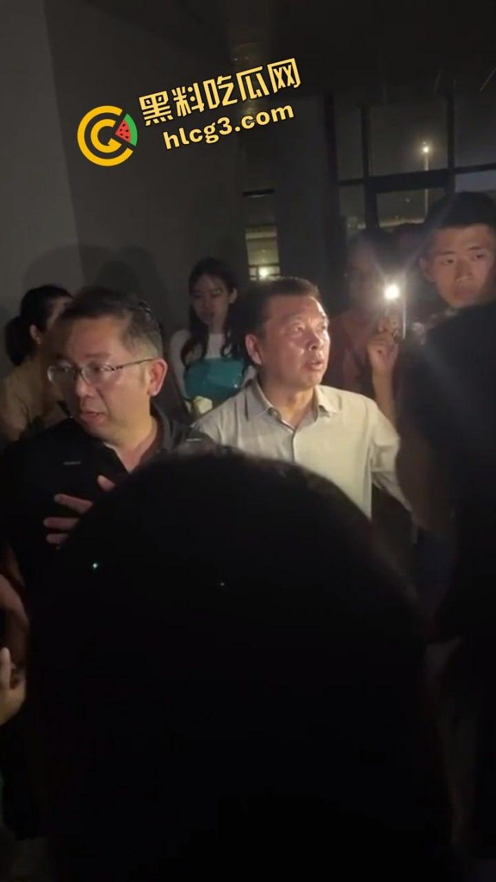 现场版黑社会?贵阳经济技术学校 强行让学生签转让书 不签直接开除学籍?-8