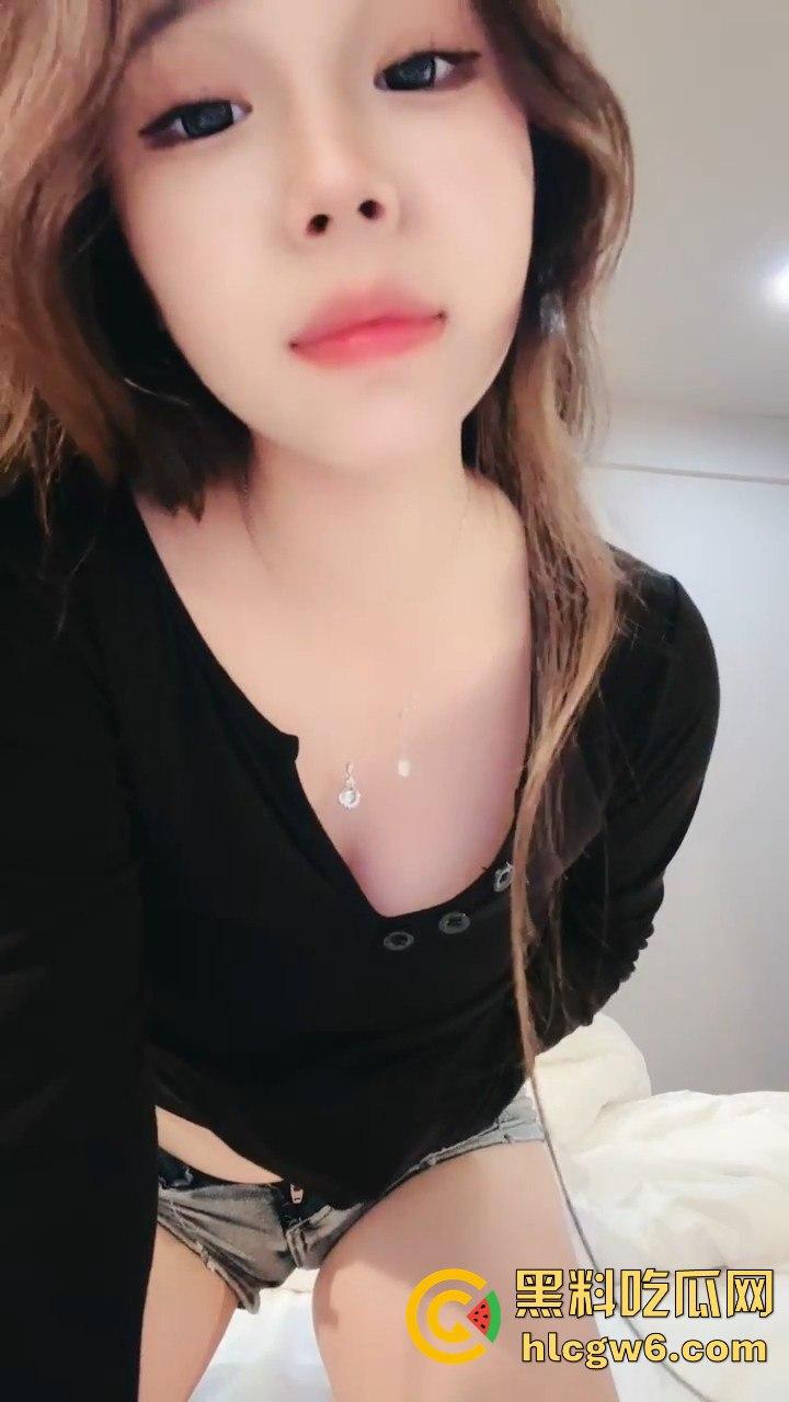 校花的秘密直播,南宁信息技师学院童颜巨乳网名【水煮鱼】在线表演,娇俏颜值配满屏魅力,互动满分炸翻全场!-3