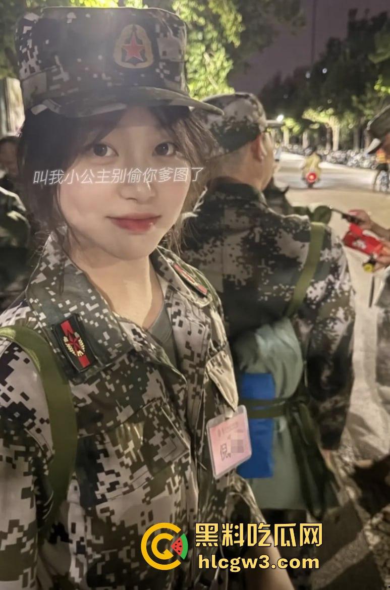 清华美院美女疑似下海,推特大尺度视频曝光,露出诱惑动作堪比专业网黄,学霸就是厉害!-3