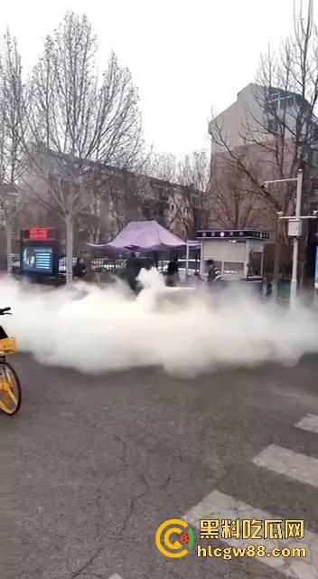 河北工业大学惊天血案，博士生不堪压榨持刀砍导师，门外爆发激烈冲突，学术奴役把人逼疯了！