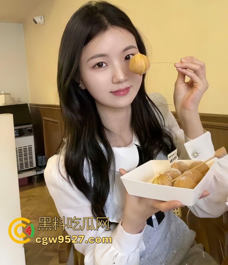 约炮极品顺德少妇【林薇薇】深喉口爆吞精,湿漉漉的嫩穴被猛插,玩具铃铛插屁眼,无套后入淫叫不停!-2