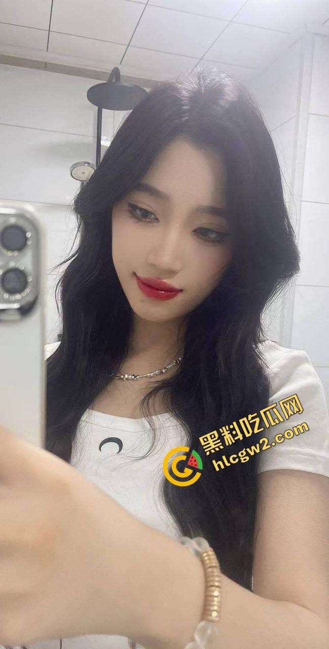 佛山985女反差学生妹【宁丹琪】沦为酒吧舞女 见单男就发露奶自拍 开房猛操贼淫荡!独家流出!-3