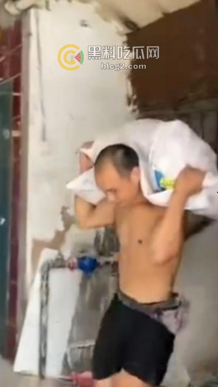 35岁小伙靠扛楼一天赚1000多,短短一年多攒下40万,赚钱秘密曝光!-7