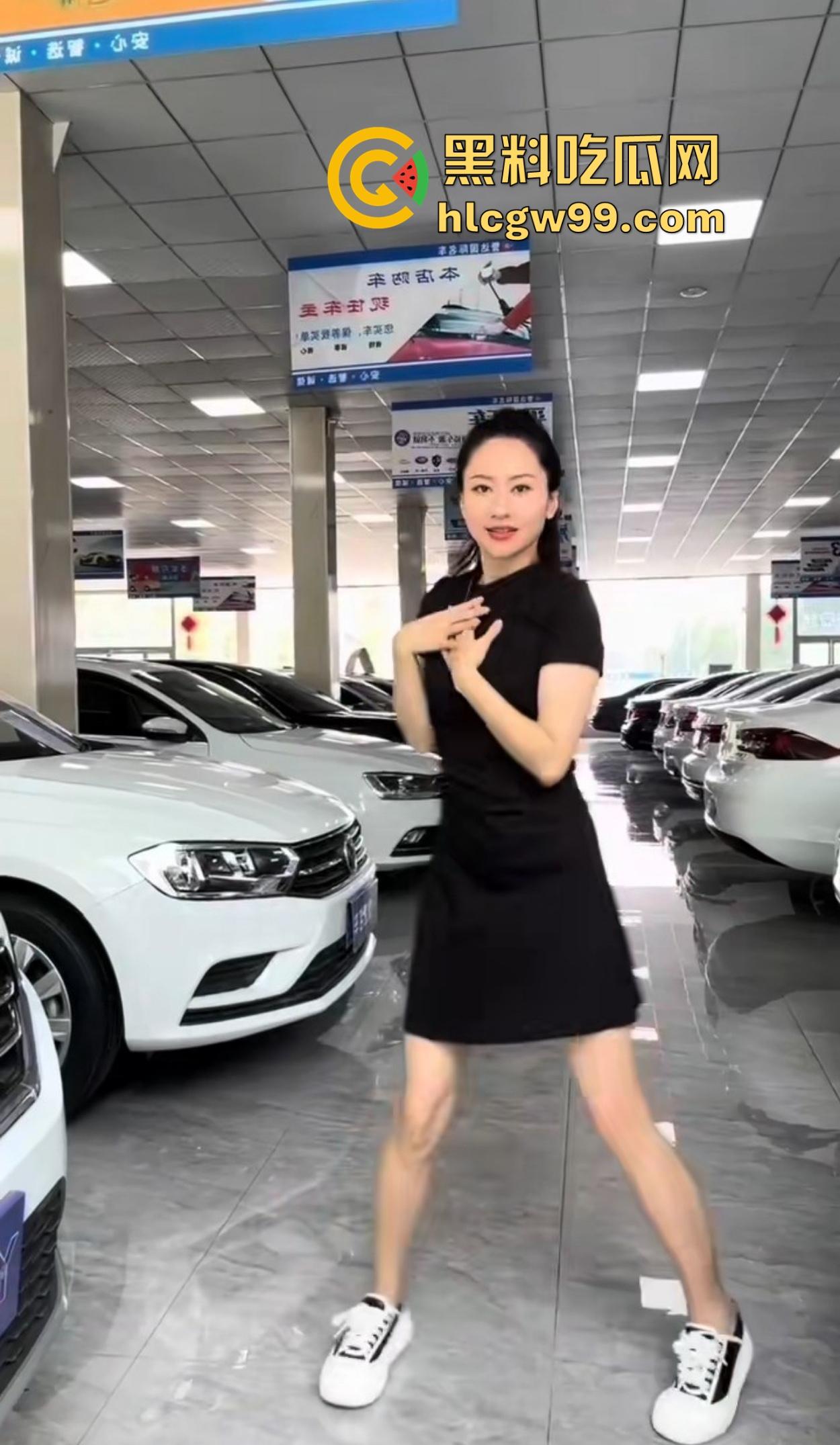 郑州卖车女主播一跳成名 跳绳甩胸直播卖二手车 胸甩得快飞出来了 粉丝看车还是看胸?-9