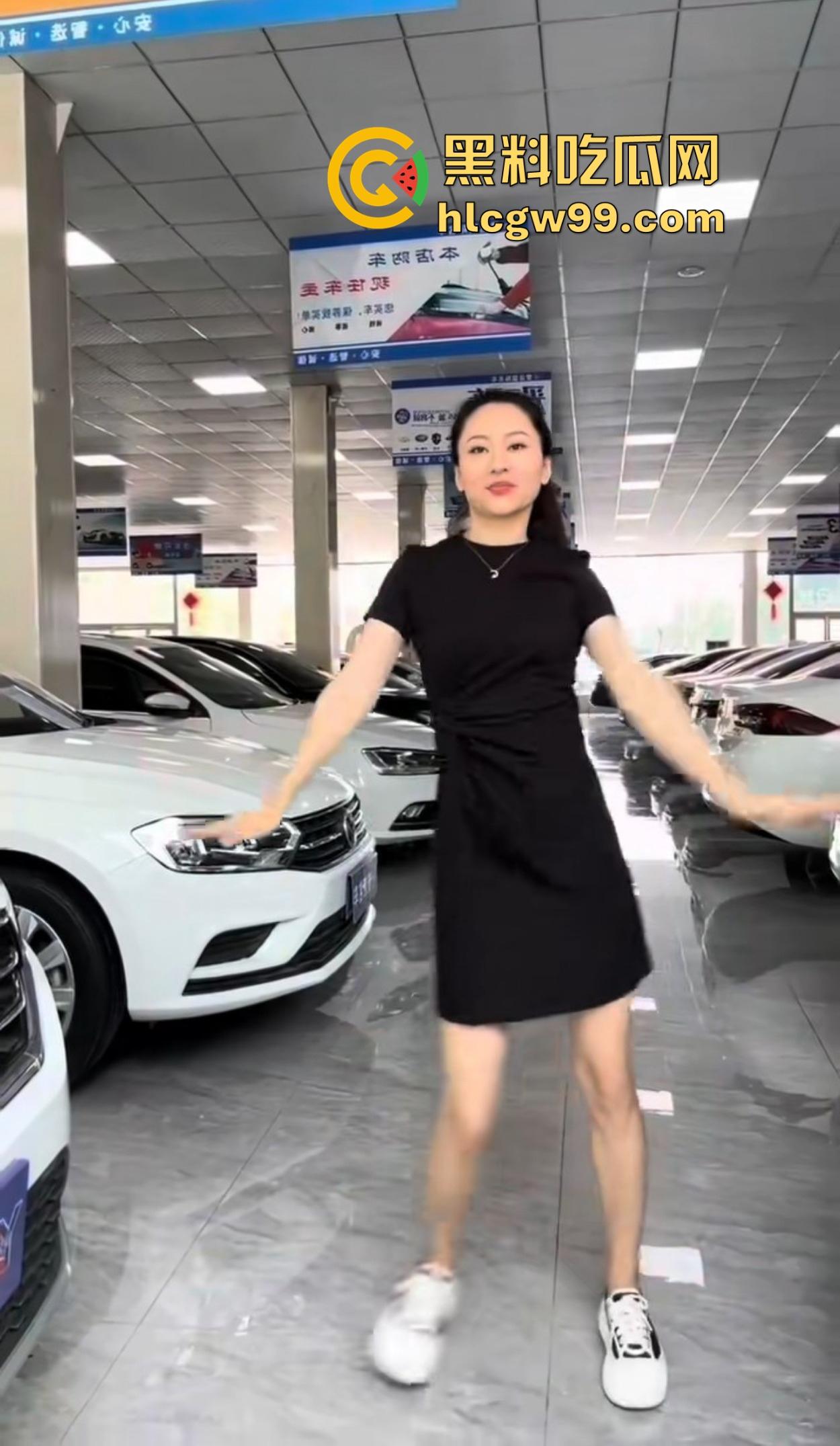 郑州卖车女主播一跳成名 跳绳甩胸直播卖二手车 胸甩得快飞出来了 粉丝看车还是看胸?-10