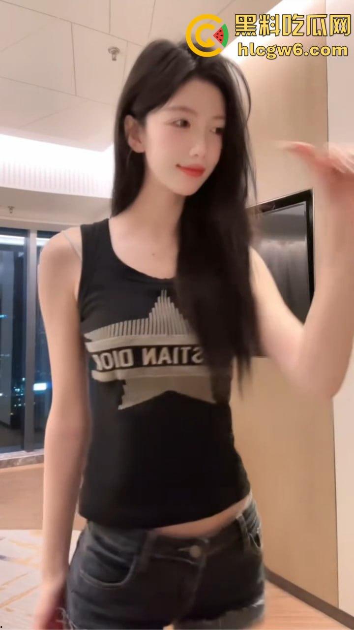 三亚大佬试驾大学生清纯母狗高亚琪！昼夜两张脸，白天乖巧拍照晚上浪翻酒店，骚到让人精盆告急-5