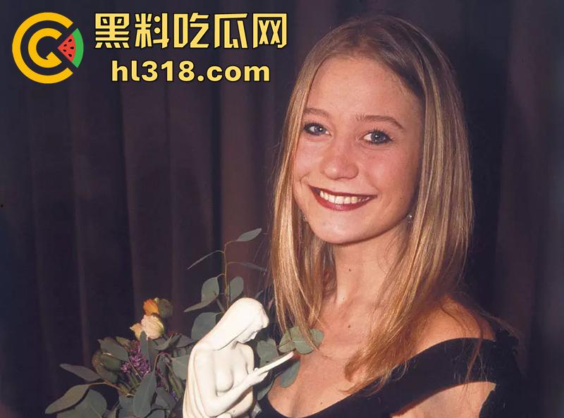 丹麦影后真枪实弹出演《女王诱罪》，后妈背着老公勾引继子，真实口交后入，找回久违的激情，太刺激了!