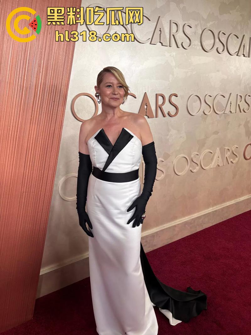 丹麦影后真枪实弹出演《女王诱罪》,后妈背着老公勾引继子,真实口交后入,找回久违的激情,太刺激了!-2