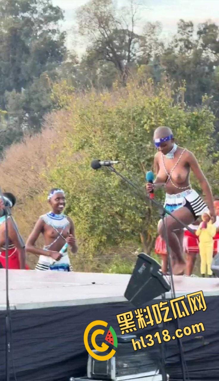 开普敦东部Miss inkciyo传统选美比赛，参加选手必须是处女，性感酮体舞台一展歌喉，不得不说真有看点 !