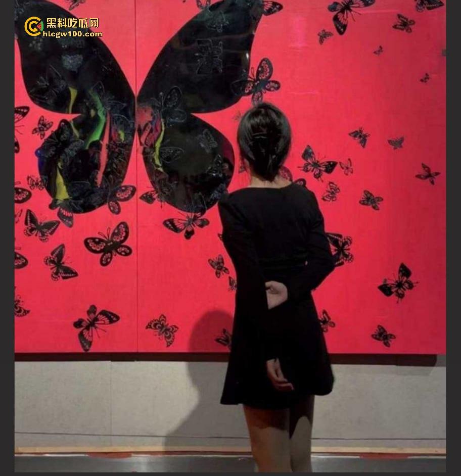 曲阜师范大学大三骚妹【李欣茹】宿舍自拍流出，清纯脸掩不住浪劲，小菊花掰开摆拍，骚得一塌糊涂！