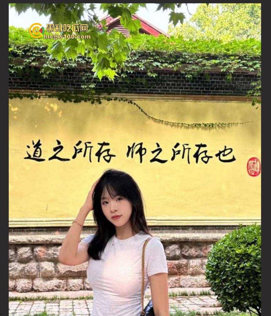曲阜师范大学大三骚妹【李欣茹】宿舍自拍流出，清纯脸掩不住浪劲，小菊花掰开摆拍，骚得一塌糊涂！-4