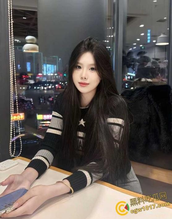 成都师范大学【陈曦涵 】，被体校男友在出租屋站起来狂蹬，开档渔网后入爆操，爽到高潮痉挛全身抽搐！