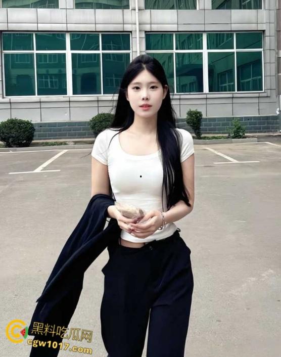 成都师范大学【陈曦涵 】，被体校男友在出租屋站起来狂蹬，开档渔网后入爆操，爽到高潮痉挛全身抽搐！-6