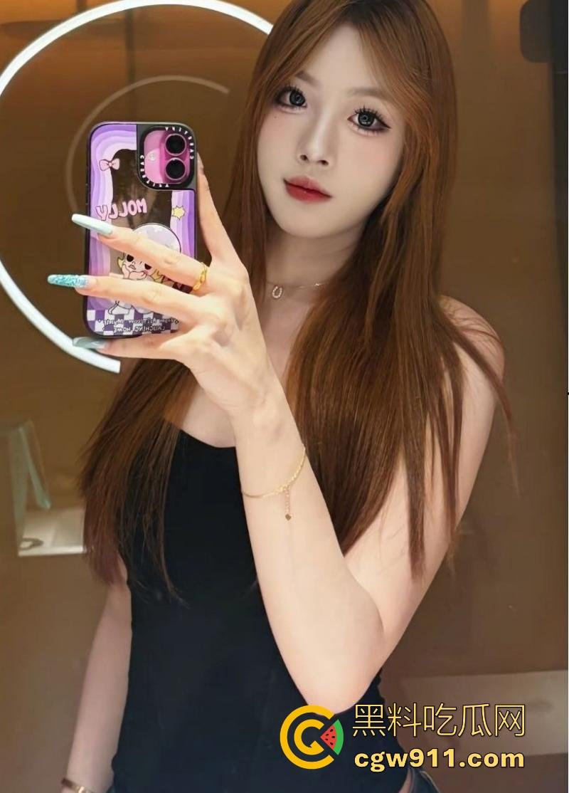 广西大学极品骚母狗【李奕磬】被男友调教曝光，肥美嫩鲍淫水泛滥，酒店爆操浪叫连连，骚逼女大！