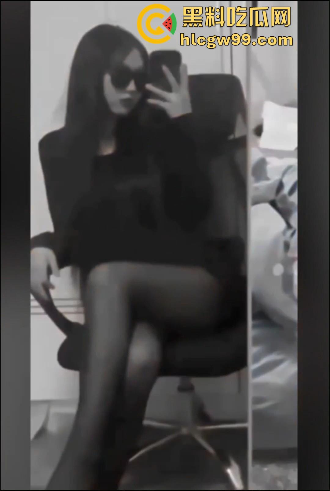 云南楚雄00后超嫩反差妹【李华美】多个快手抖音账号,极品身材颜值身体嫩的出水,性爱视频照片爆光流出。-9