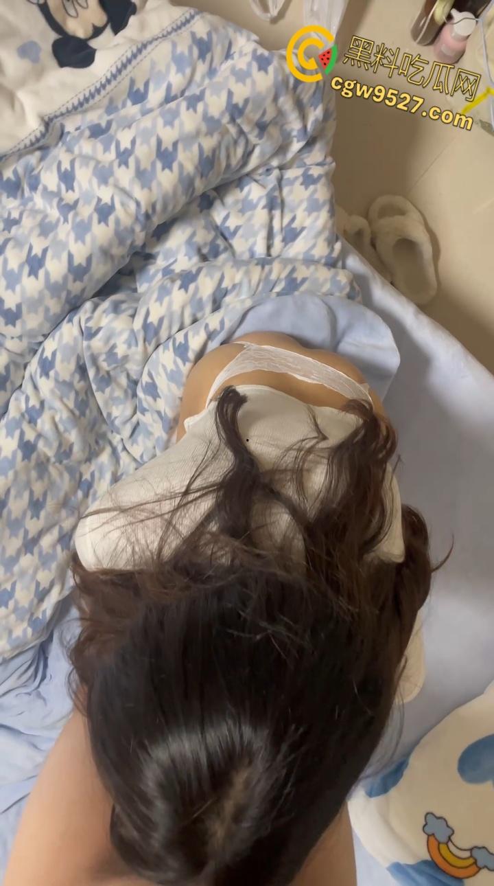 河北美术学院大二美女【许薇】,如火纯情的舔屌技术,穿着高跟鞋翘着屁股太诱人了 ,动作大胆到令人咋舌 !-8